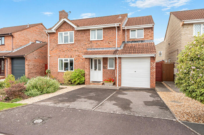 4 Bedroom Detached House For Sale In Meadow Close, Street, BA16