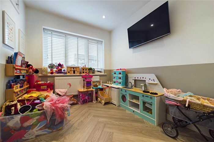 4 Bedroom Detached House For Sale In Bainbridge Road, Calcot, Reading, Berkshire, RG31