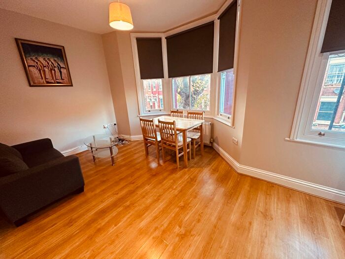 2 Bedroom Flat To Rent In Birnam Road, London, N4