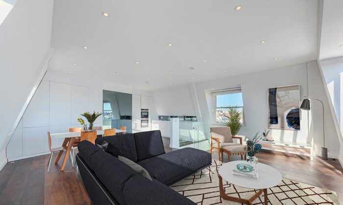 3 Bedroom Flat To Rent In Waldemar Avenue, London, SW6