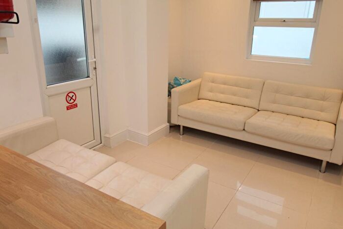 6 Bedroom Terraced House To Rent In North Road, Cardiff(City), CF14