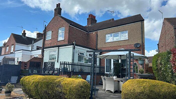 3 Bedroom Semi Detached House For Sale In Broadway, Yaxley, Peterborough, PE7