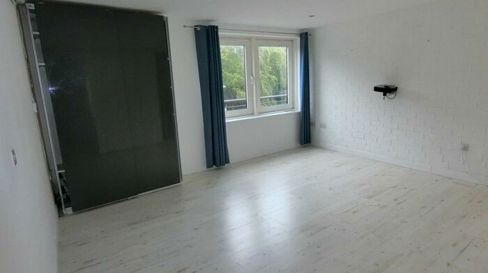 Studio To Rent In Ferry Court, Cardiff, CF11