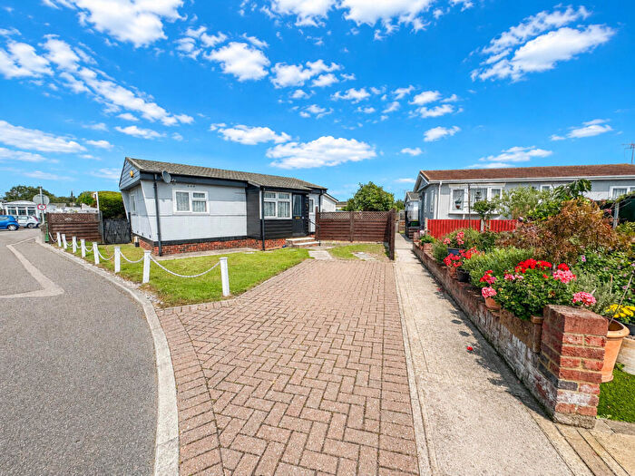 1 Bedroom Park Home For Sale In Lower Road, Hockley, SS5