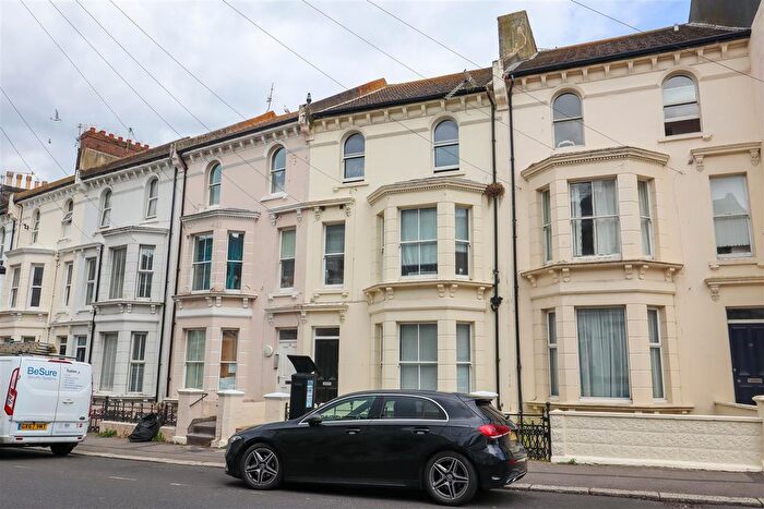 2 Bedroom Flat To Rent In Cambridge Gardens, Hastings, TN34