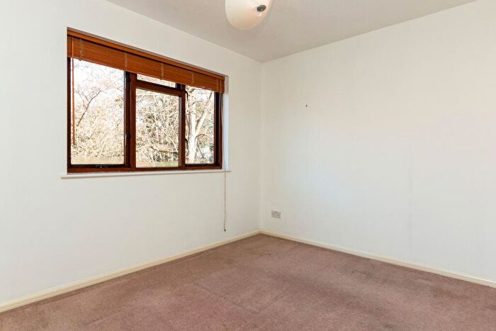 1 Bedroom Maisonette To Rent In Dorchester Court, Oriental Road, GU22