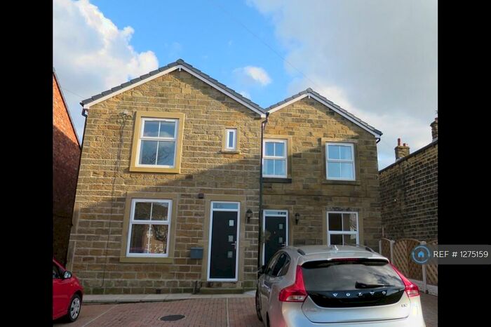 2 Bedroom Flat To Rent In Quarry Lane, Morley, Leeds, LS27
