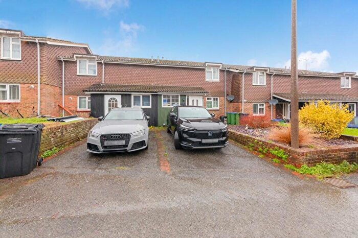 3 Bedroom Property For Sale In Harvard Close, Lewes, BN7