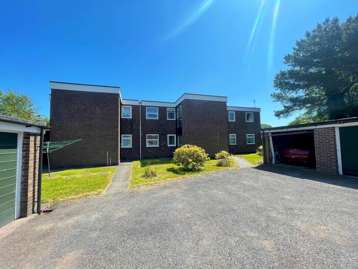 1 Bedroom Flat To Rent In Langdale Court, Cop Lane, Penwortham, Lancashire, PR1