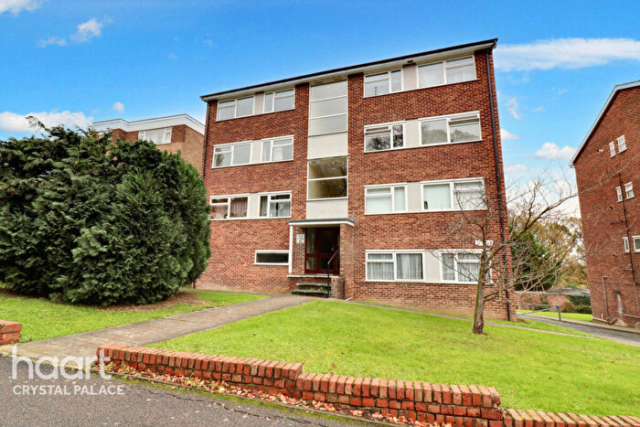 1 Bedroom Flat For Sale In Auckland Road, London, SE19