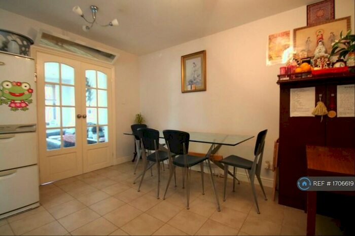 3 Bedroom Semi-Detached House To Rent In Ditton Walk, Cambridge, CB5