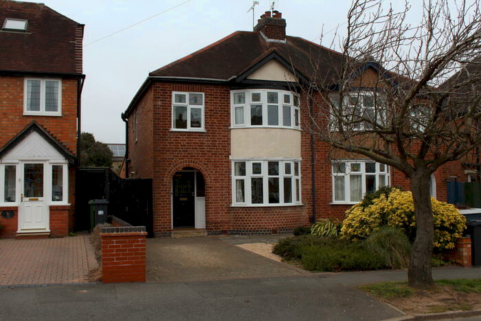 3 Bedroom Semi-Detached House To Rent In Dickins Road, Warwick, CV34