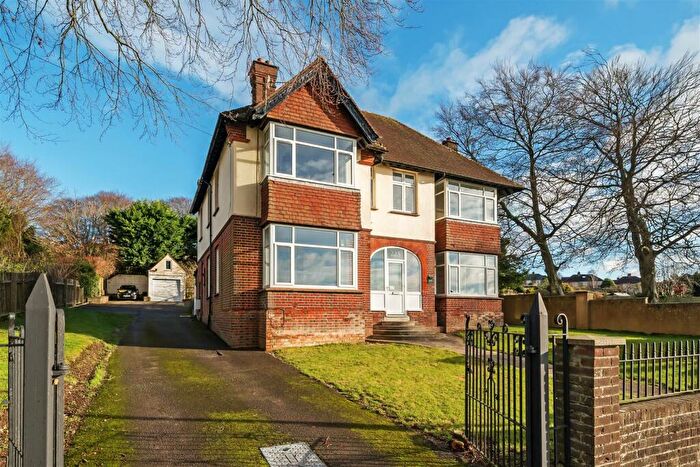 3 Bedroom Detached House To Rent In Castle Road, Salisbury, SP1