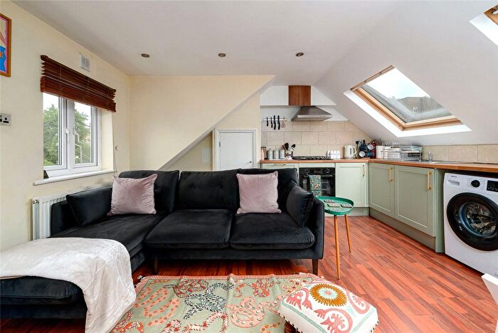 2 Bedroom Flat To Rent In Gauden Road, London, SW4