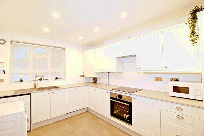 5 Bedroom Flat To Rent In Harrington Square, London, NW1