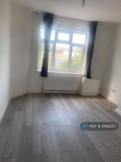 5 Bedroom Maisonette To Rent In Heather Park Parade, Wembley, HA0