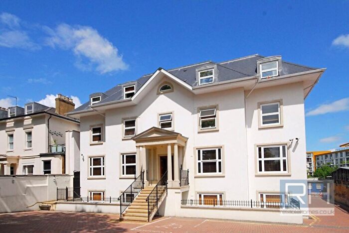 2 Bedroom Apartment To Rent In High Street, Crouch End, London, N8