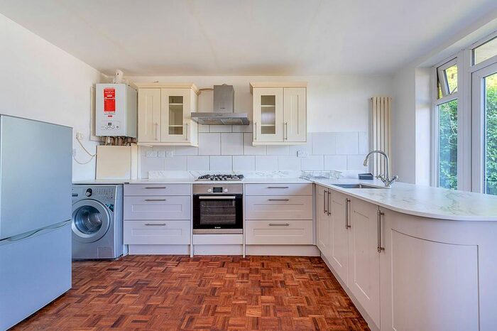 2 Bedroom Flat To Rent In Walter Court, Acton, London, W3