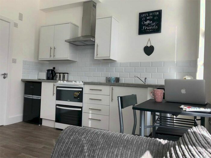 1 Bedroom Flat To Rent In The Triangle, Bournemouth, BH2