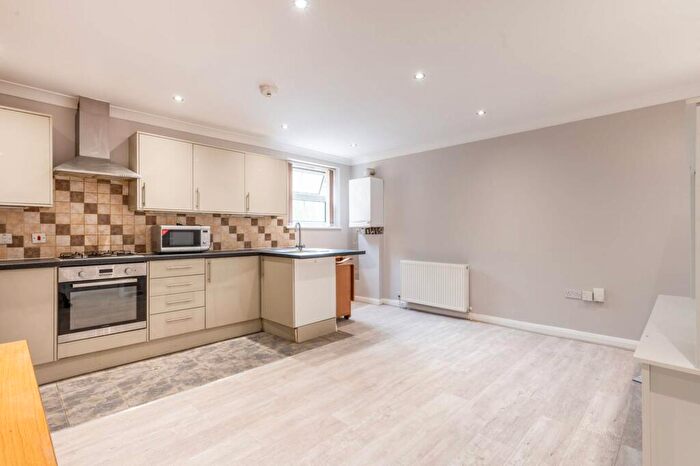 1 Bedroom Flat To Rent In Salusbury Road, Queen's Park, London, NW6