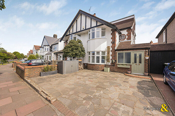 4 Bedroom House For Sale In Willersley Avenue, Sidcup, DA15