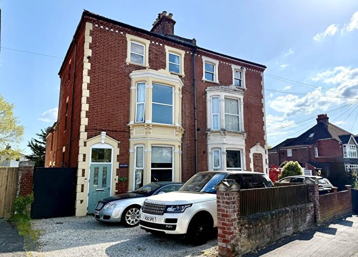 5 Bedroom Semi-Detached House For Sale In Bury Road, Gosport, PO12