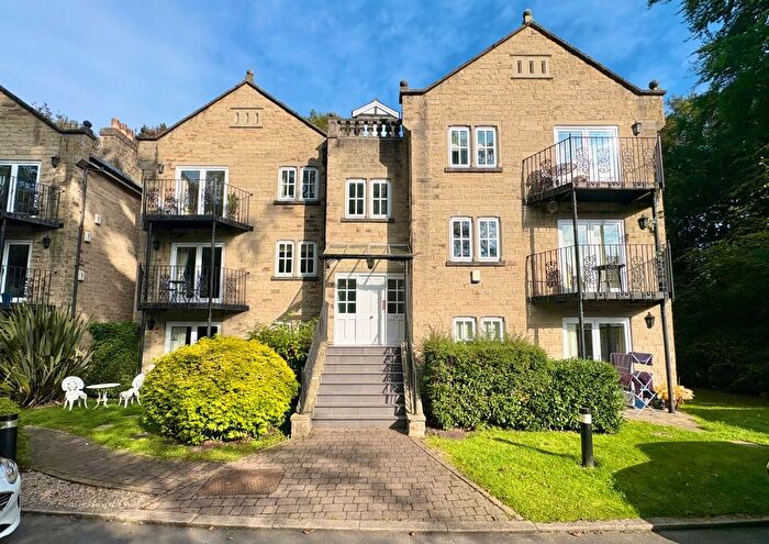 2 Bedroom Flat To Rent In Quarry Dene, Weetwood, Leeds, LS16