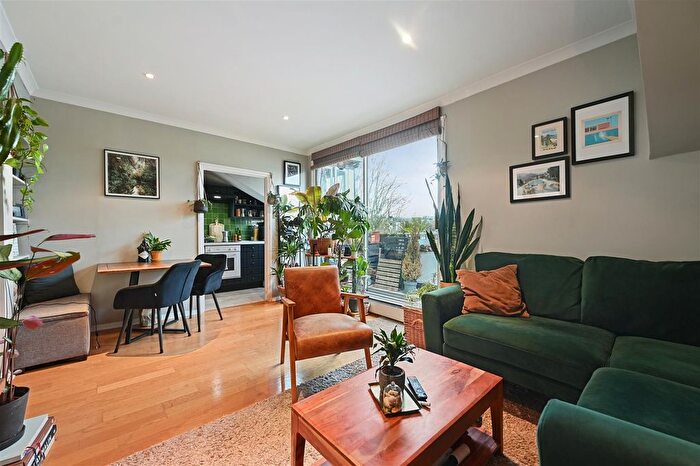 2 Bedroom Flat For Sale In Elsham Road, London, W14