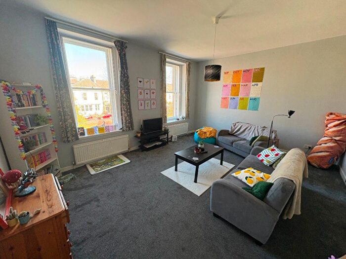 3 Bedroom Flat To Rent In Duke Street, Dennistoun, Glasgow, G31