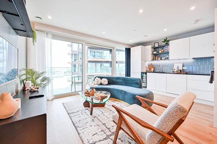 1 Bedroom Flat For Sale In Lombard Square, Greenwich, SE28