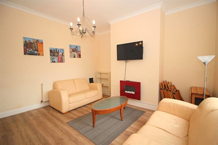 6 Bedroom Terraced House To Rent In Belle Grove West, Newcastle Upon Tyne, NE2