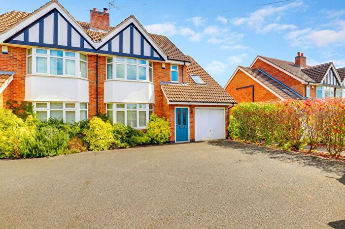 4 Bedroom Semi Detached House For Sale In Bramcote Lane, Beeston, NG9