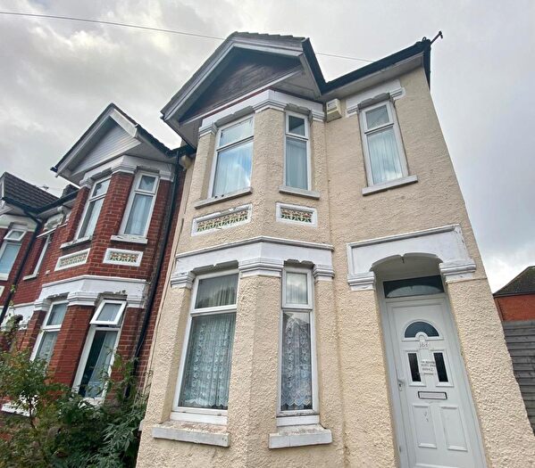 4 Bedroom Semi-Detached House To Rent In Earls Road, SO14