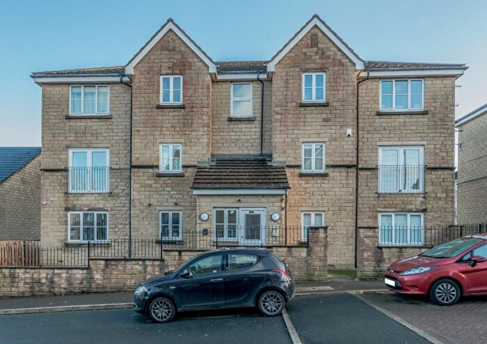 2 Bedroom Flat For Sale In Chelker Close, Clayton Heights, Bradford, BD6