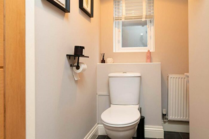 4 Bedroom Semi-Detached House To Rent In Turner Road, Buxton, SK17