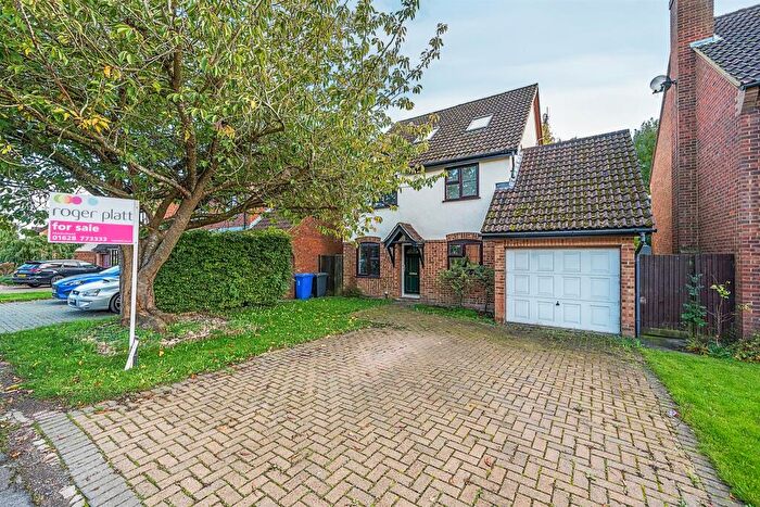 4 Bedroom Detached House For Sale In Heywood Avenue, Maidenhead, SL6