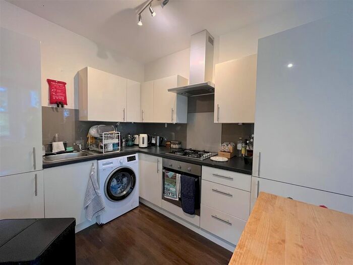 2 Bedroom Flat To Rent In Crescent Road, London, N8