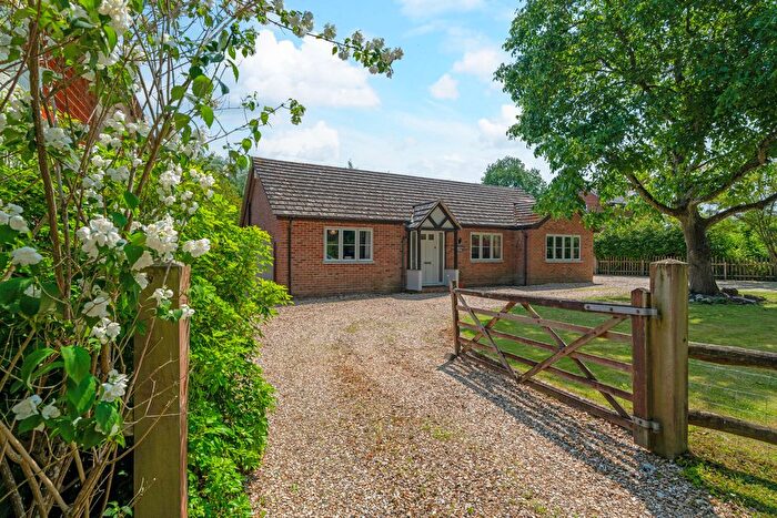 4 Bedroom Bungalow For Sale In Part Lane Riseley Reading, Berkshire, RG7