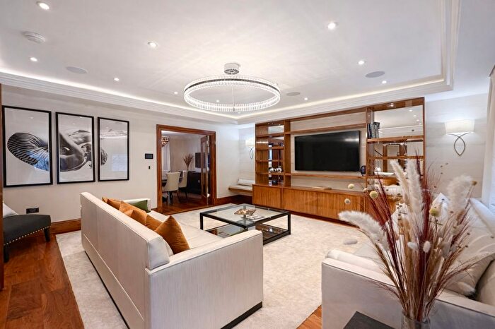 2 Bedroom Flat To Rent In Grosvenor Hill, London, W1K