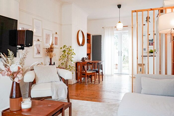 3 Bedroom End Terrace House For Sale In Richmond Close, Leicester, Leicestershire, LE2