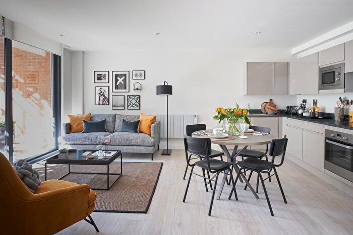 2 Bedroom Apartment To Rent In Newhall Walk, Birmingham, B3