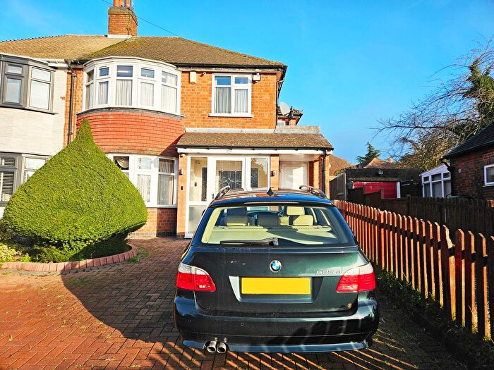 4 Bedroom Semi-detached House For Sale In Gwendolen Road, Leicester, LE5