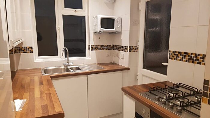 4 Bedroom Semi-Detached House To Rent In Newham Gardens, Northolt, UB5