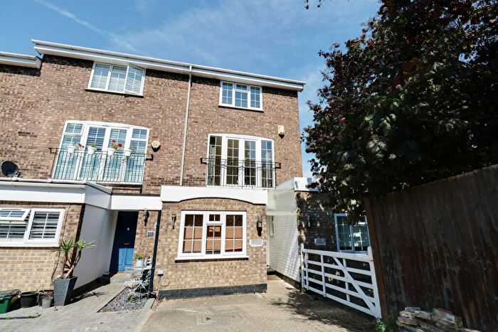 5 Bedroom End Of Terrace House To Rent In Thirlmere Rise, BR1