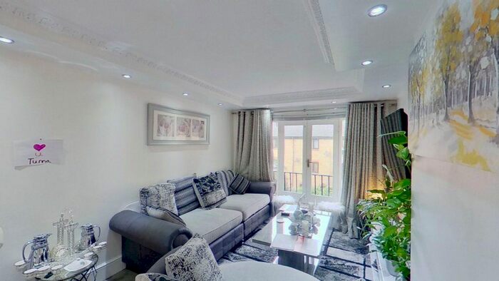 2 Bedroom Flat To Rent In Kennet Street, Wapping, London, E1W