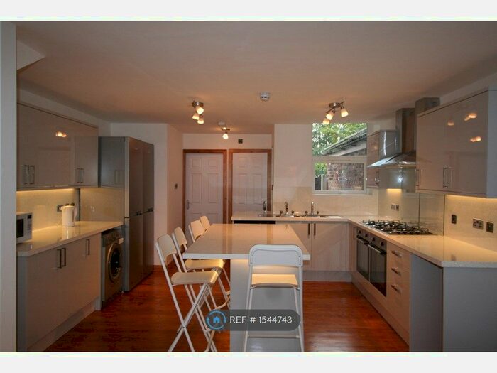 7 Bedroom Terraced House To Rent In Brailsford Road, Manchester, M14