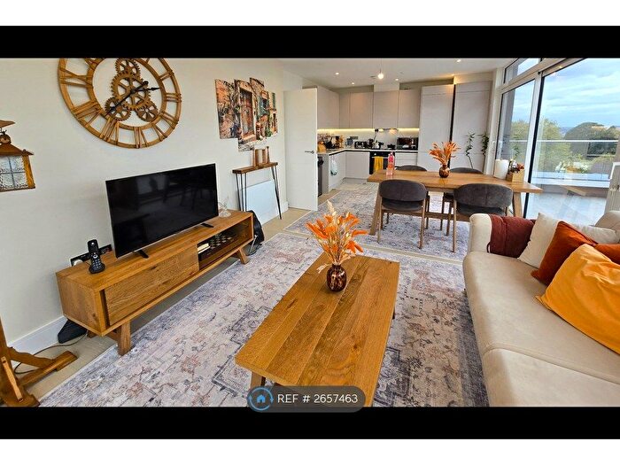 2 Bedroom Flat To Rent In Raffles House, London, NW4