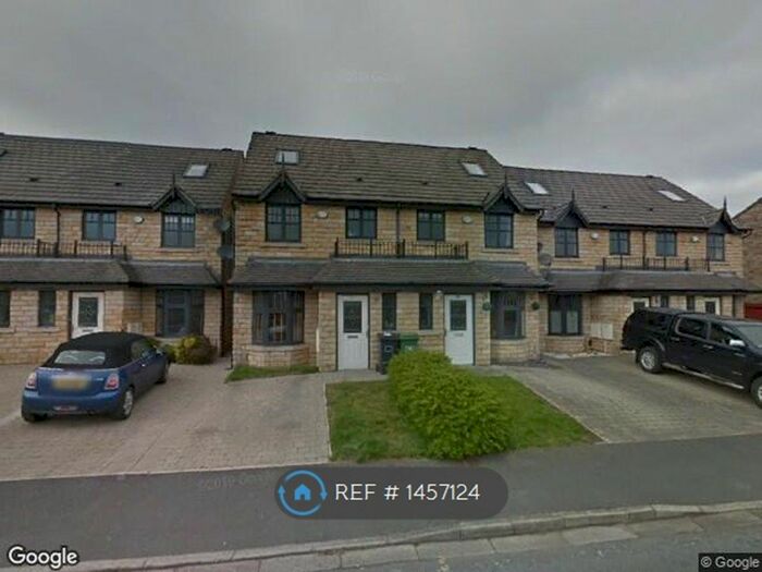 3 Bedroom Semi-Detached House To Rent In Coppice Drive, Huddersfield, HD4