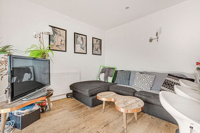 3 Bedroom Flat For Sale In Carpenters Place, Clapham North, SW4