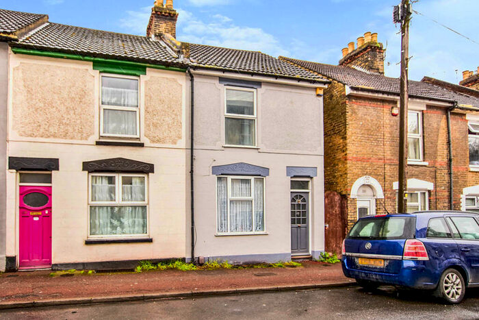 3 Bedroom End Of Terrace House To Rent In Thorold Road, Chatham, Kent, ME5